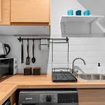 Downtown Comfort Near Attractions