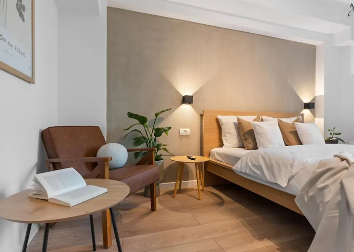 Downtown Comfort Near Attractions