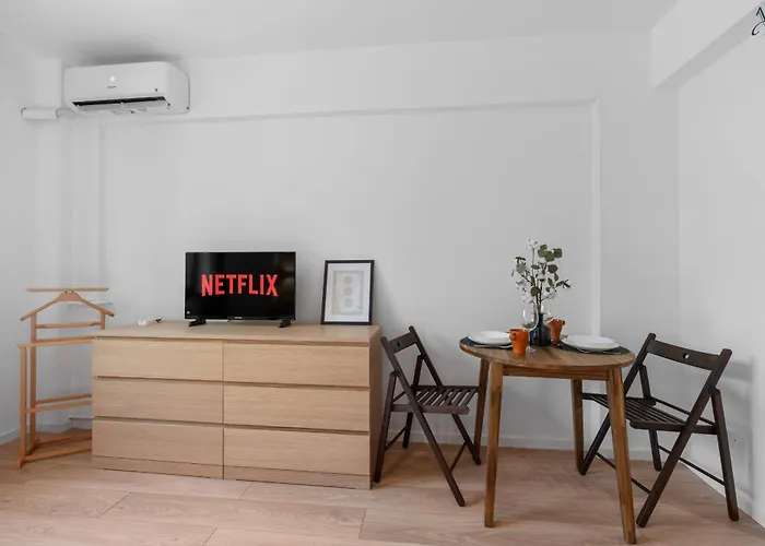 Downtown Comfort Near Attractions