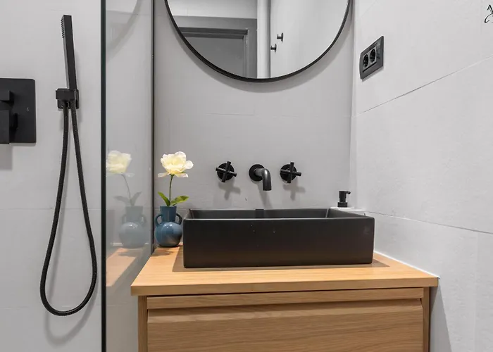 Downtown Comfort Near Attractions Apartment *