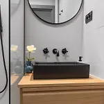 Downtown Comfort Near Attractions Apartman *